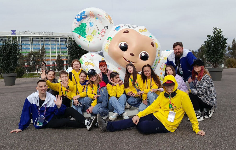 Мимо символа фестиваля – Чебурашки – трудно пройти равнодушно