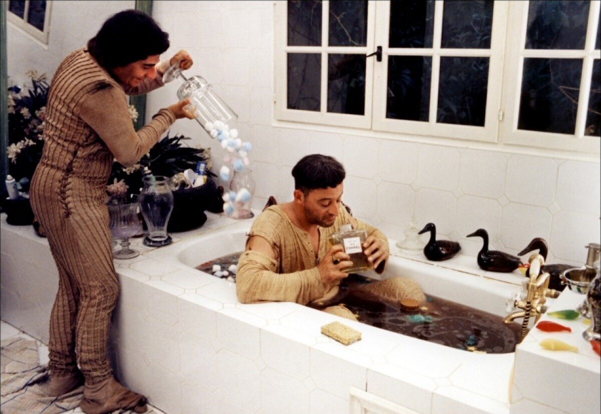 Кристиан Клавье в роли Жаккуя Пройдохи(слева), Жан Рено в роли Годфруа Де Монмерая(справа)