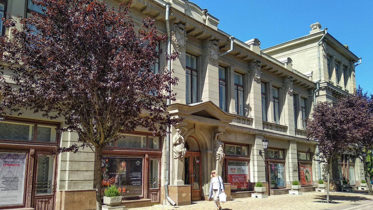 Театр им. Горького в Симферополе // Туристический портал Республики Крым, Кристина Безумнова