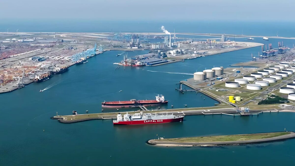     Страны Евросоюза в марте увеличили приобретение СПГ после того, как 8 месяцев подряд снижали закупки этого энергоносителя. Но вряд ли рост спроса продлится долго.