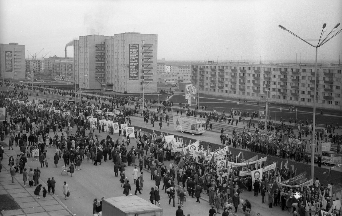 Первомайская демонстрация 1974 года (фоторепортаж). | Музей КАМАЗа | Дзен