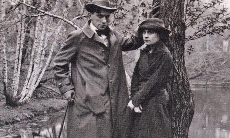 125 лет назад родилась одна из самых известных женщин ХХ века - Лиля Брик, вошедшая в историю как муза и возлюбленная пролетарского поэта Владимира Маяковского.