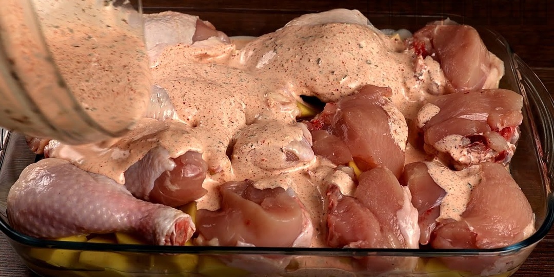 Курица с картошкой: самое простое горячее блюдо. Но до чего же оно вкусное