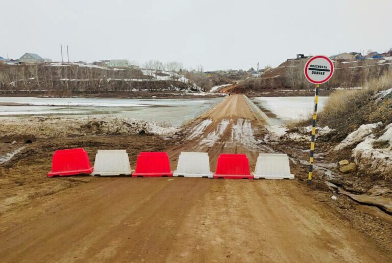    В Оренбургской области из-за подъема воды в реках закрыты для движения два моста Андрей Севостьянов