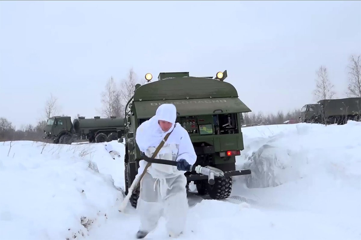    В Авдеевке на брошенных позициях ВСУ нашли документы военных из Канады