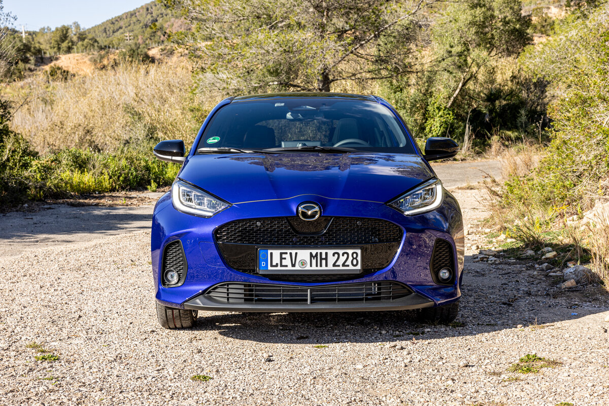 Здесь гибридная установка на базе 1,5-литрового 3-цилиндрового бензинового ДВС. Ему "помогает" электродвигатель на 80 сил.