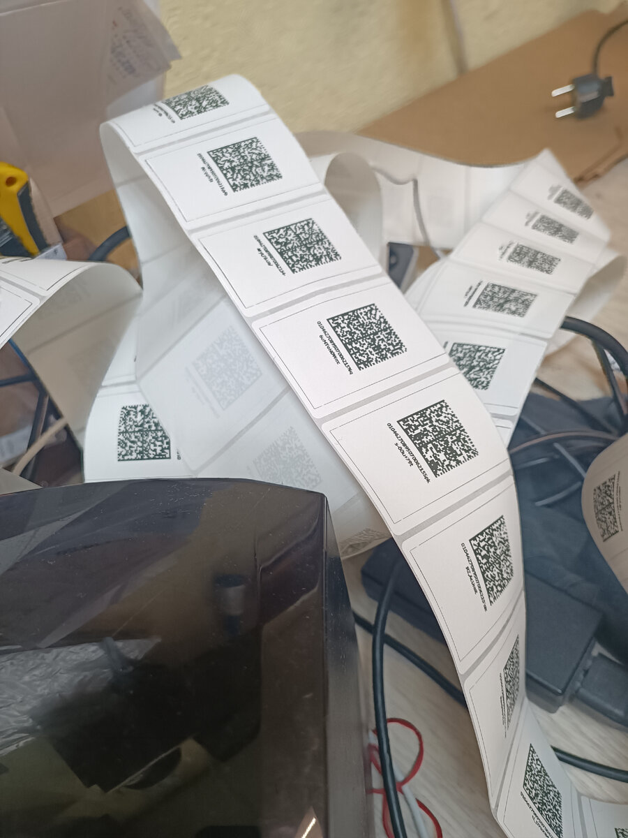 Весь стол этими марками был заполнен🙈