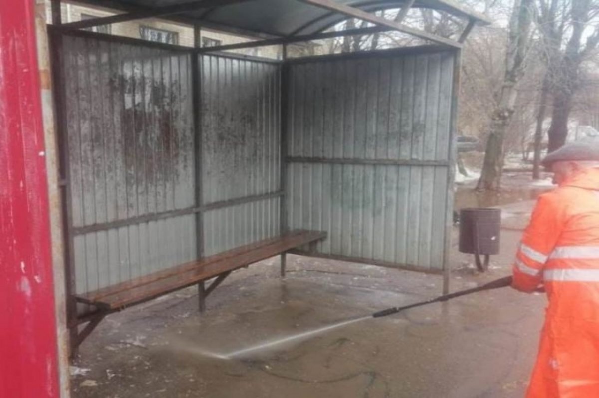    В Иванове завершили очистку остановок от грязи и граффити