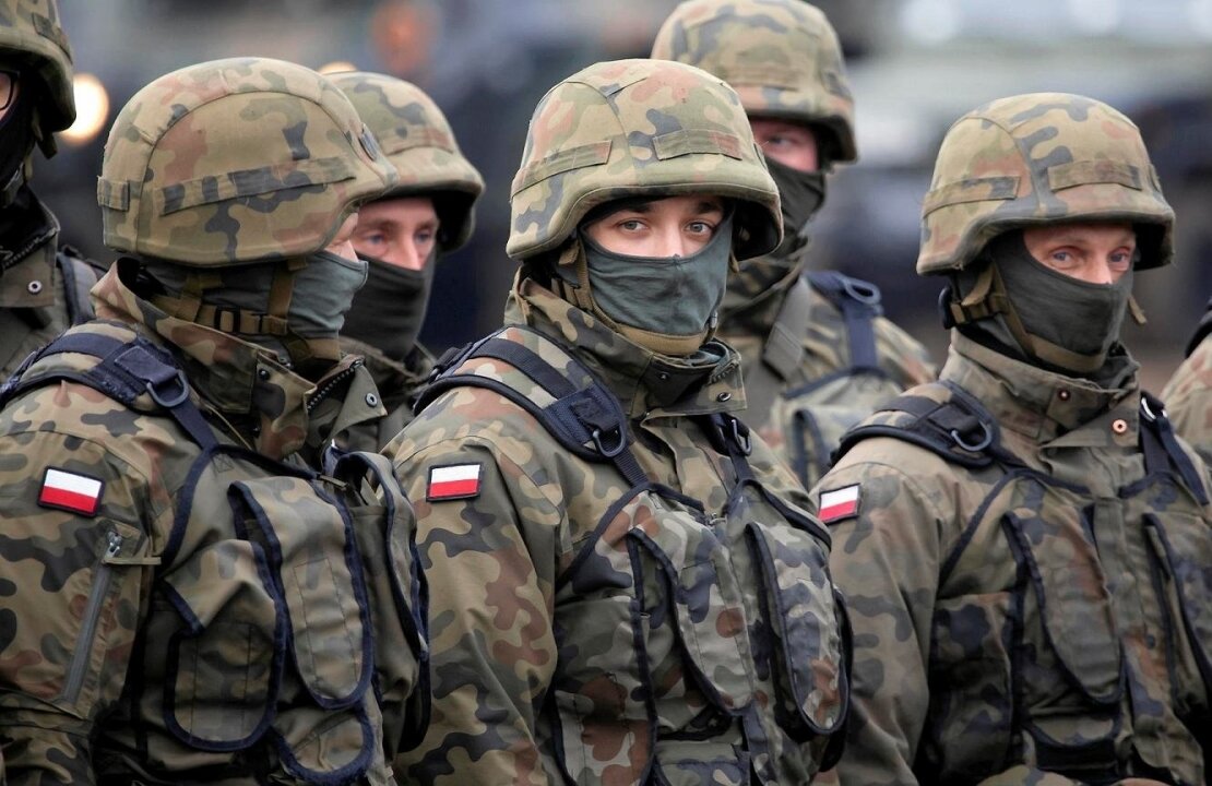    Минобороны Польши остановило в стране все учения после гибели пятого военного
