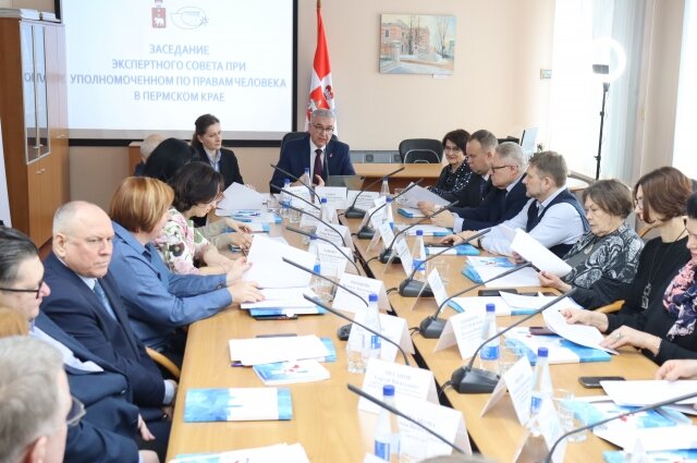    Игорь Сапко создал экспертный совет, на котором обсуждают важные проблемы и ищут оптимальные решения. Фото: Уполномоченный по правам человека в Пермском крае