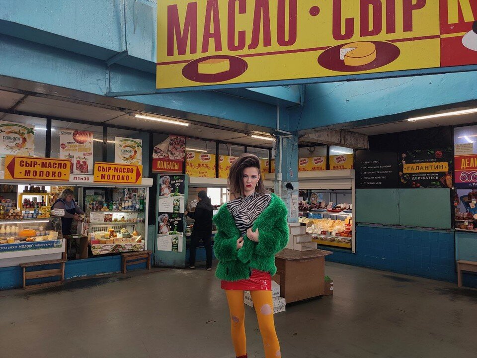 бандиты из 90-х. лихие 90-е мода. рынок в россии в 90е. как в 90 х назывались. наклейки из жвачек 90-х.