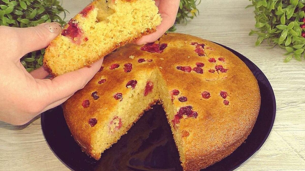 пирог к чаю. домашняя выпечка на скорую руку. простой вкусный пирог к чаю. сладкий пирог на кефире. простой вкусный пирог к чаю.