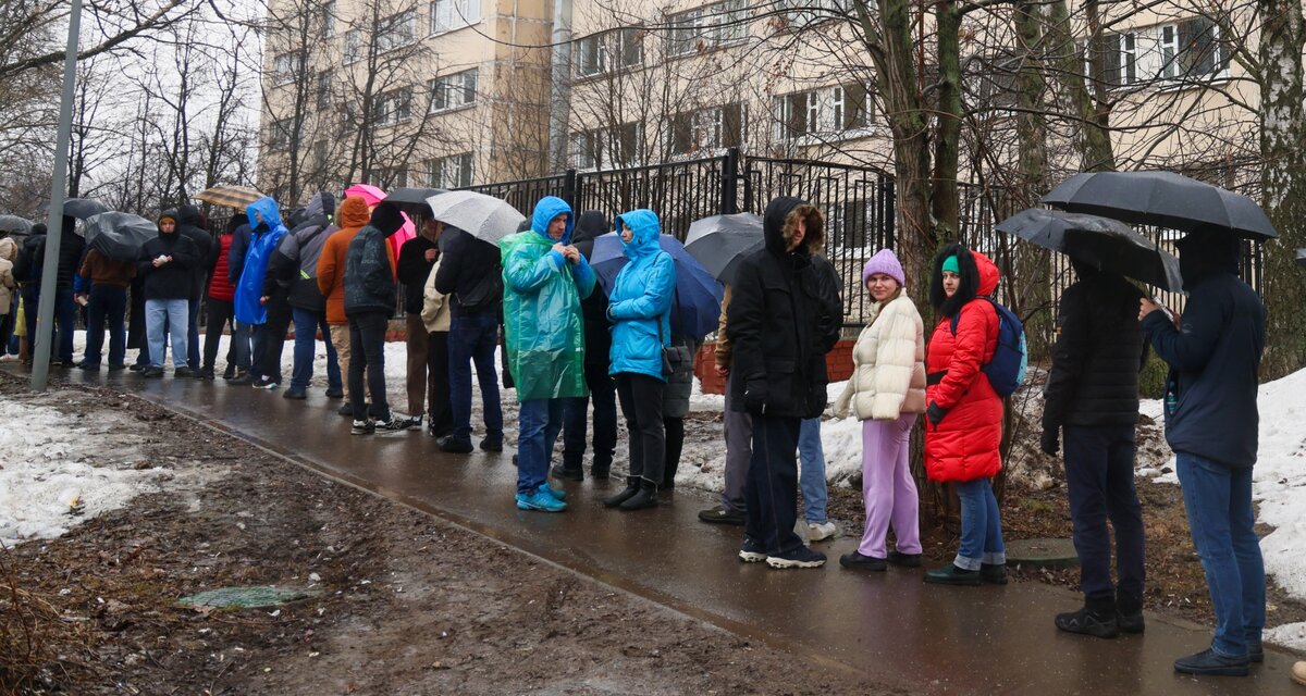Очередь в донорский центр в Москве