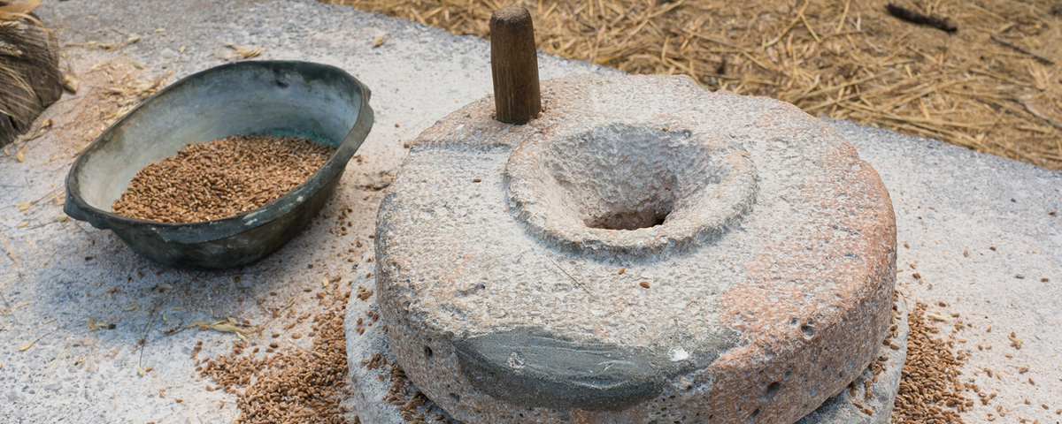 Основа вей средневековой кулинарии. Молотое зерно.