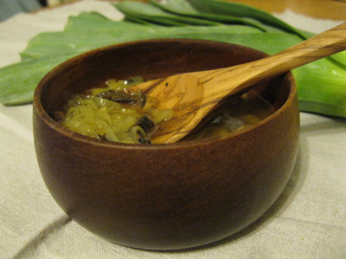 Средневековая похлебка, зелень, зерно, горячая вода. Вкусна чрезвычайно