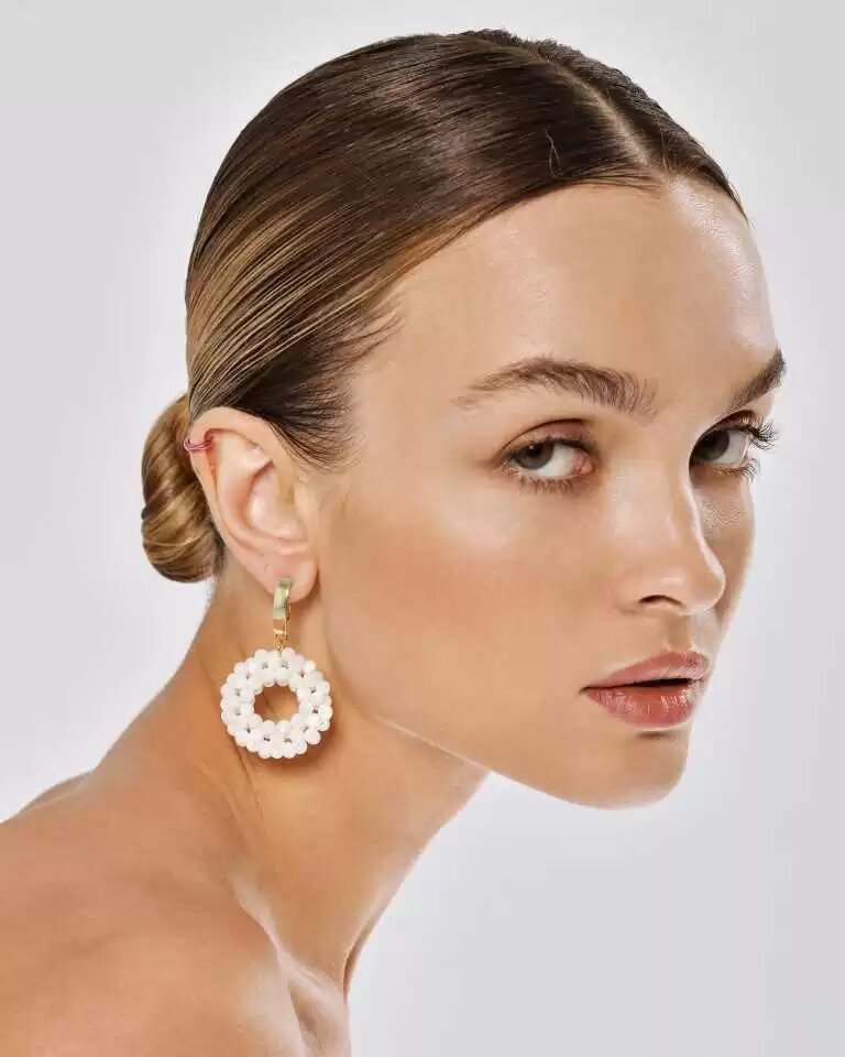 На фото серьги с перламутром