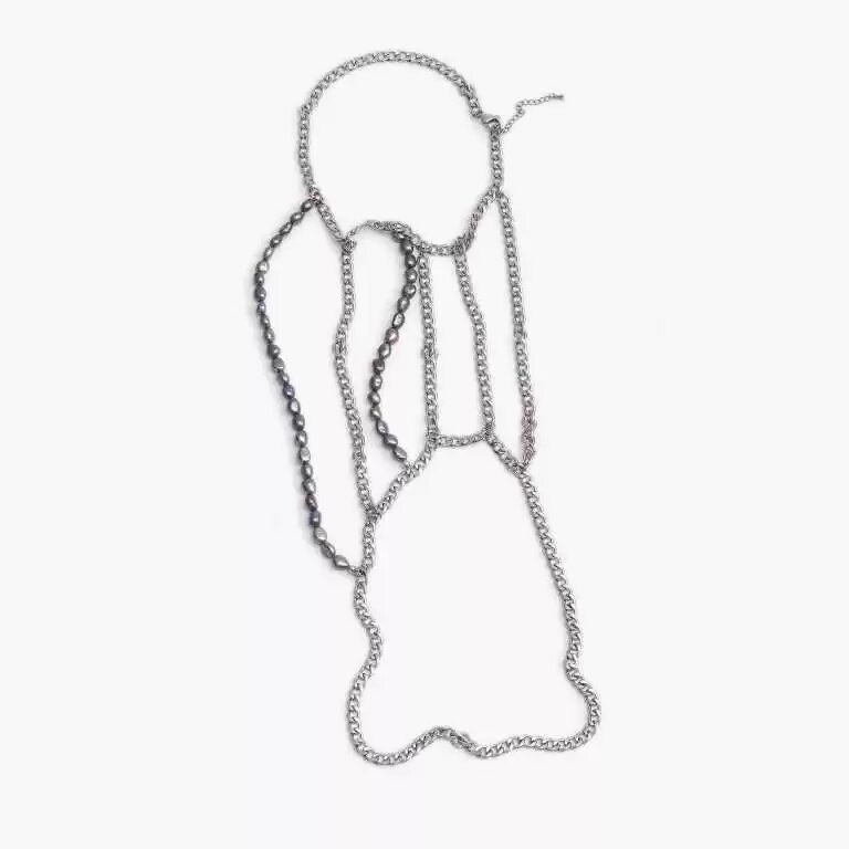 На фото бодичейн с жемчугом