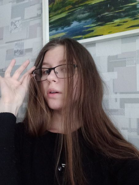 Автор надел очки, чтобы казаться умнее.