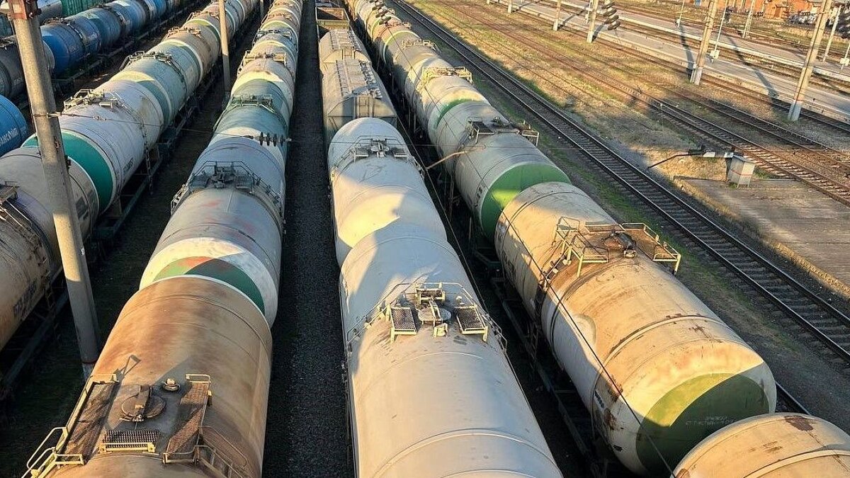    Четверо диверсантов подожгли батарейный шкаф на ж/д-путях. Фото: телеканал «Краснодар» (архив)