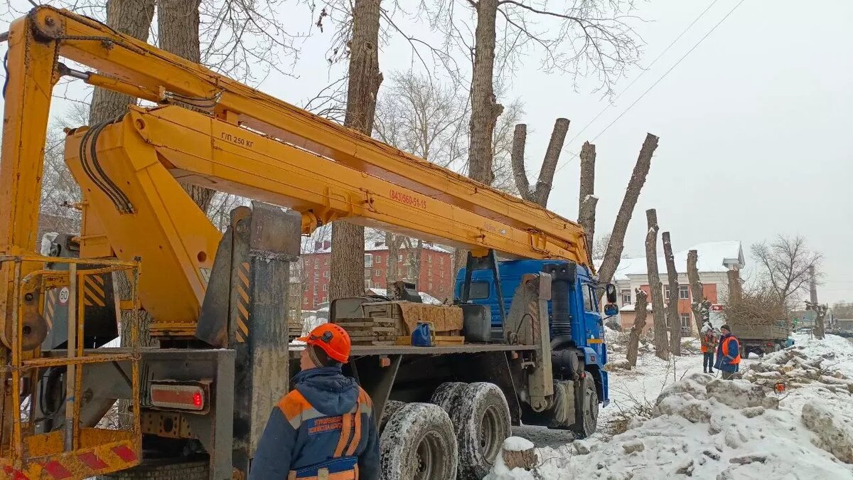     По словам экс-мэра, подписать договор с застройщиком пришлось под давлением суда.