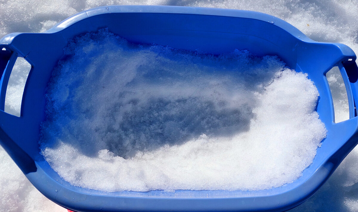 В помощь берём снег, либо лёд из морозилки или что-то замороженое.