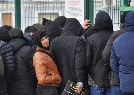    В России ужесточат жизнь мигрантов. С этим согласны не все