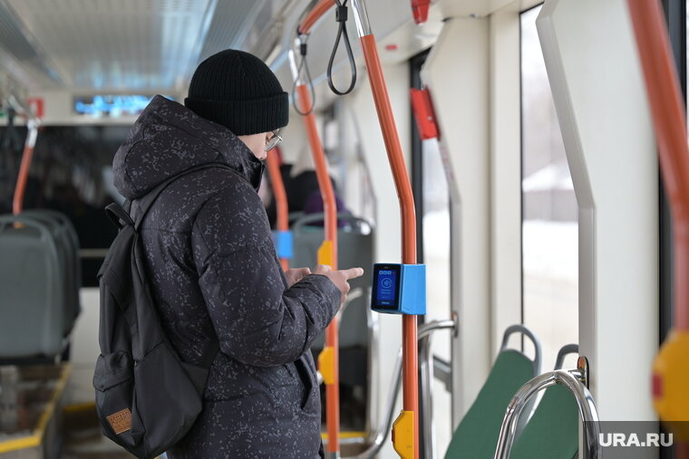 Школьники в общественном транспорте. Льготы инвалидам. Льготы на проезд. Школьники в общественном транспорте. Бесплатный проезд в общественном транспорте.