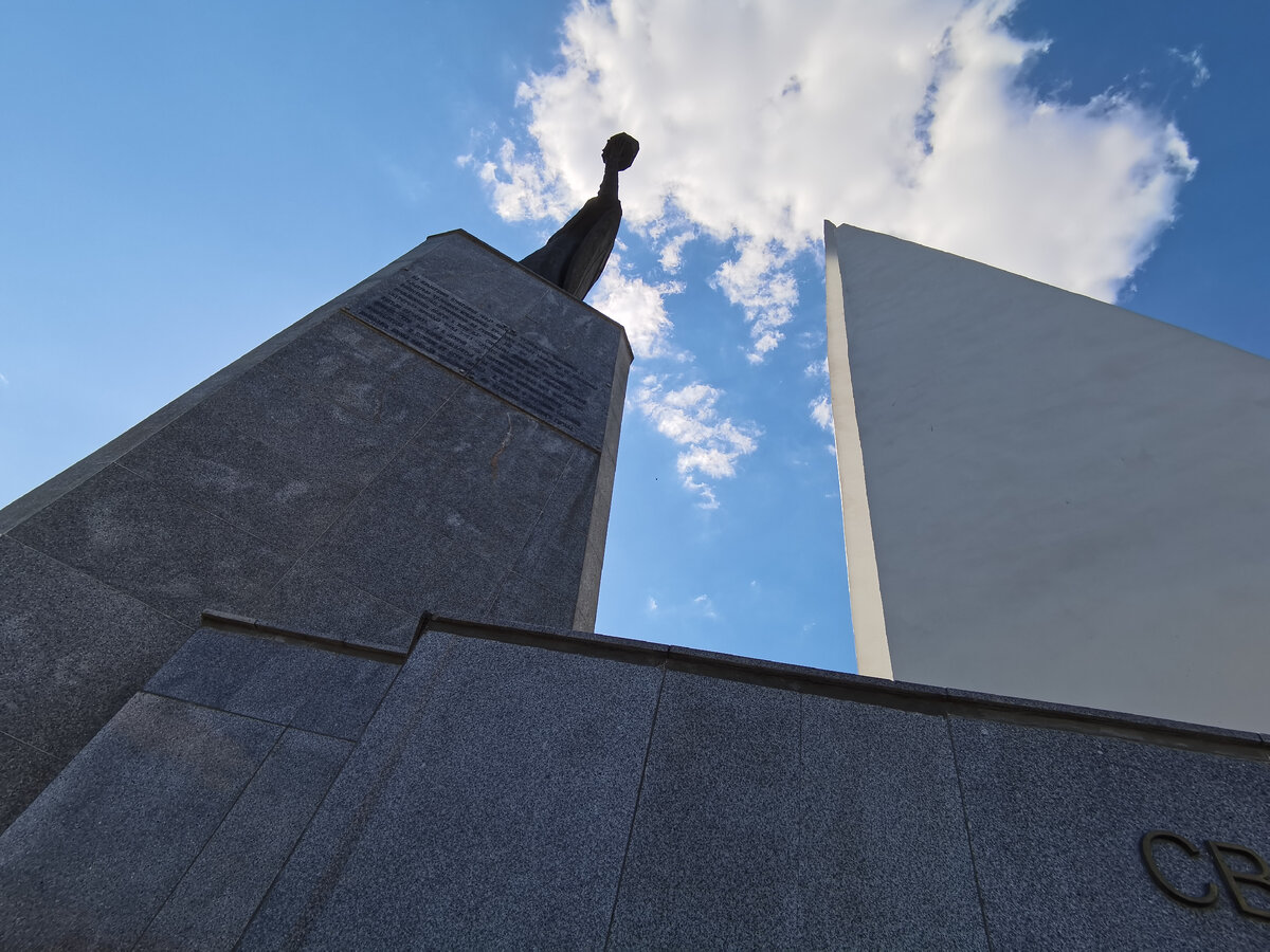 Памятник Николаю Чудотворцу