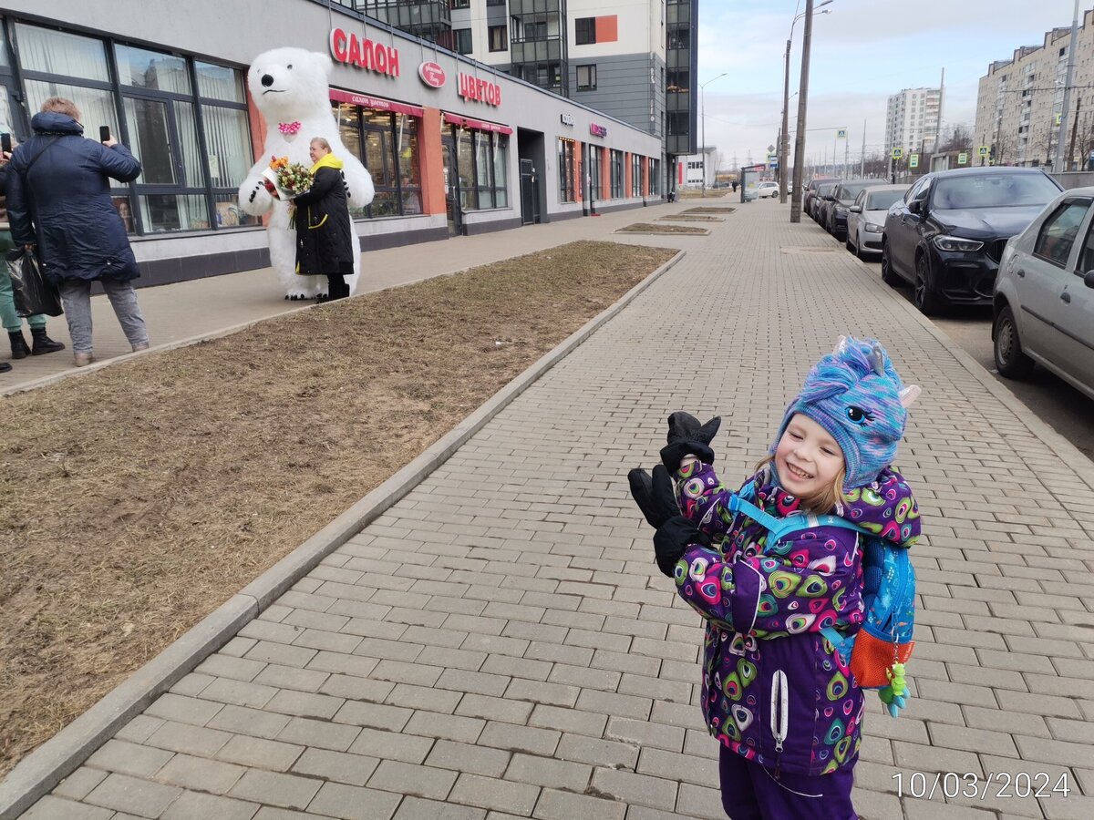 Агния нашла на улице белого медведя. Та-дам)) 