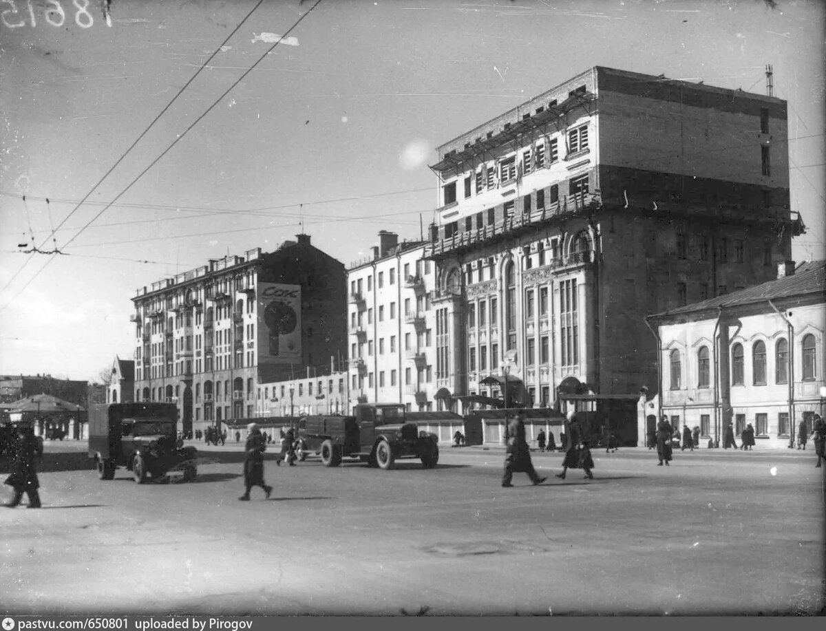Садовая-Кудринская улица, 1940 г. Надстраивается бывший доходный дом Чижиковой (№ 23 по Садовой-Кудринской, 1901 года постройки).