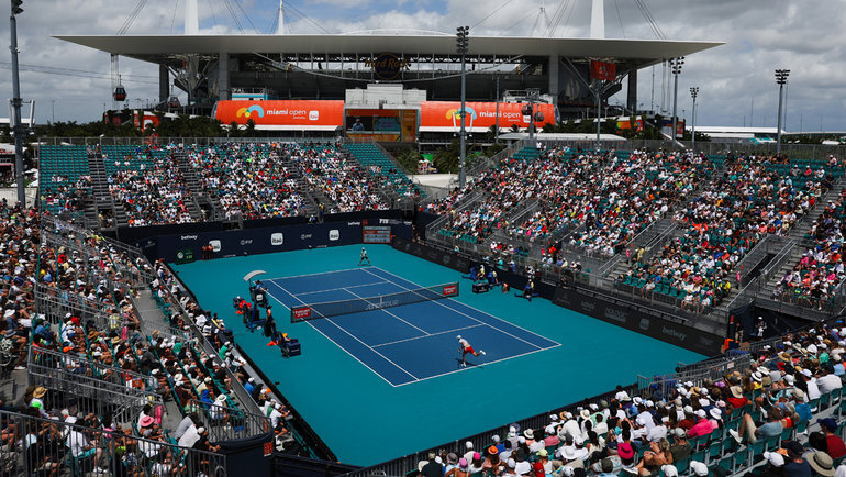    Вид теннисного корта на Hard Rock Stadium в Майами. Getty Images