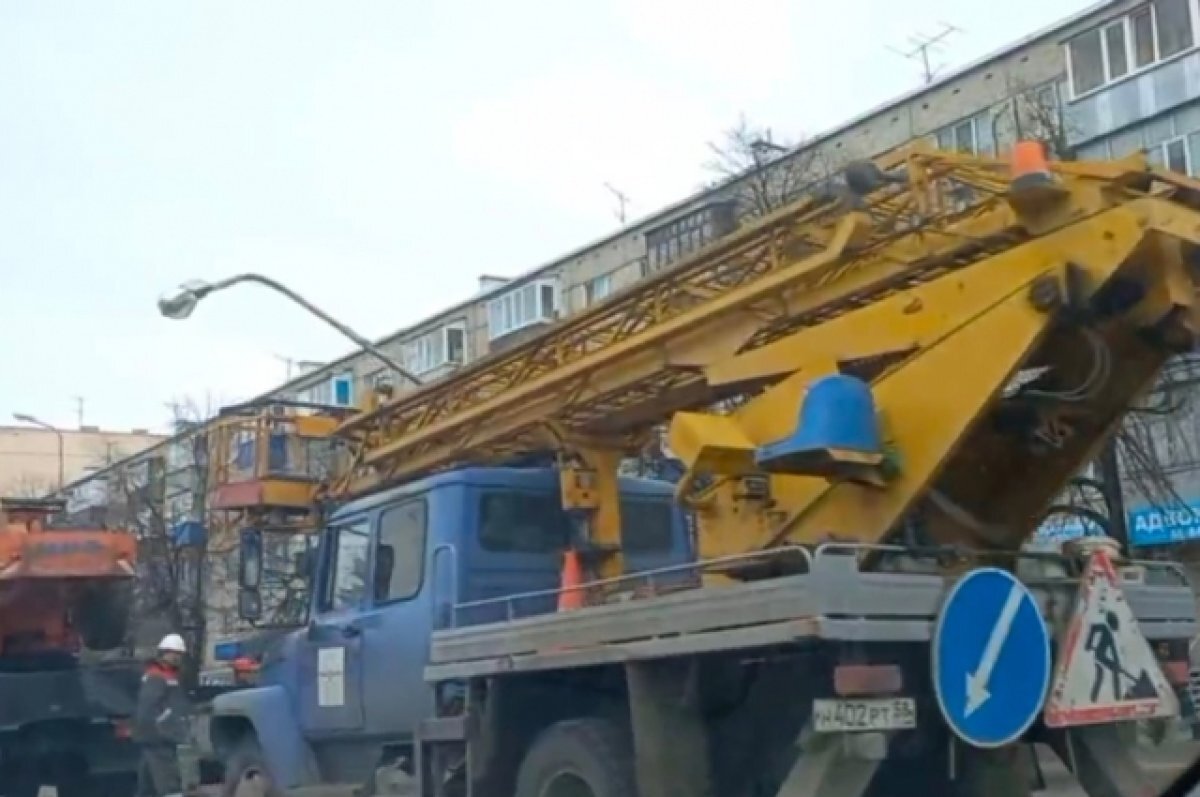    В Пензе прокуратура начала проверку по факту падения опоры на ул. Суворова