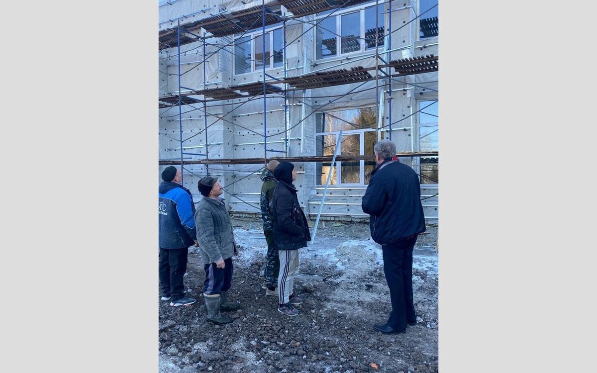    Курский губернатор разгневался на подрядчика за срыв сроков ремонта Дома культуры за 34 млн рублей Фото из Telegram-канала губернатора Курской области Романа Старовойта