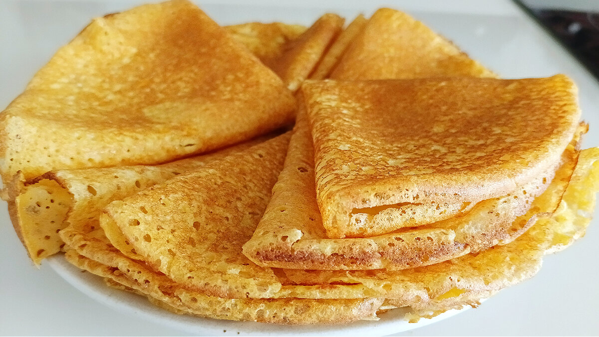 блины на кефире. рецепт блинов на молоке. вкусные тонкие блинчики. блинчики на молоке. идеальные блины.