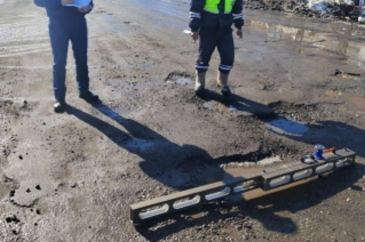    В Чувашии прокуратура и ГИБДД нашли метровые ямы на дорогах