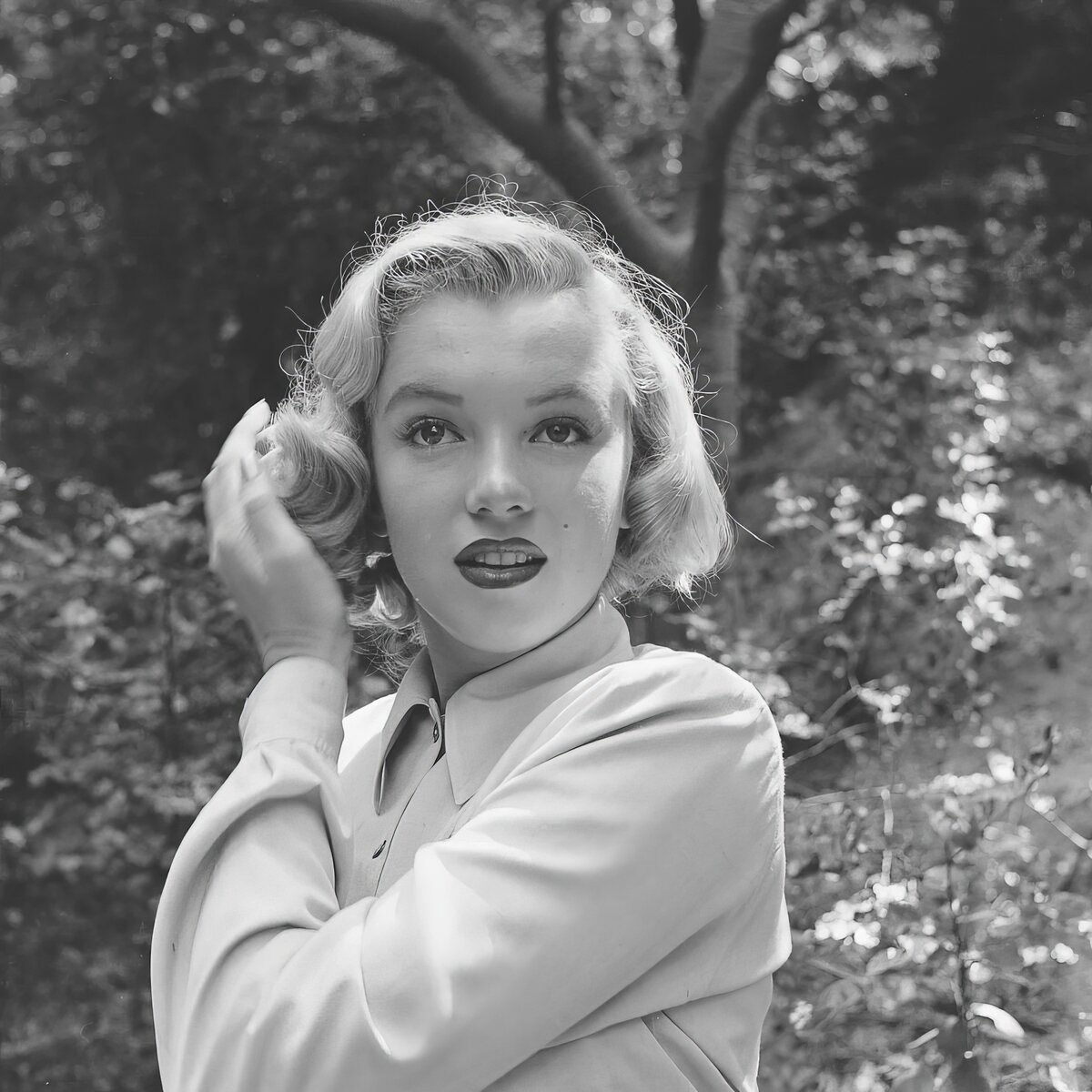 Молодая актриса подписала контракт с Fox в августе 1946 года, но её большому сожалению после окончания второго шестимесячного контракта, третий подписывать отказались.
