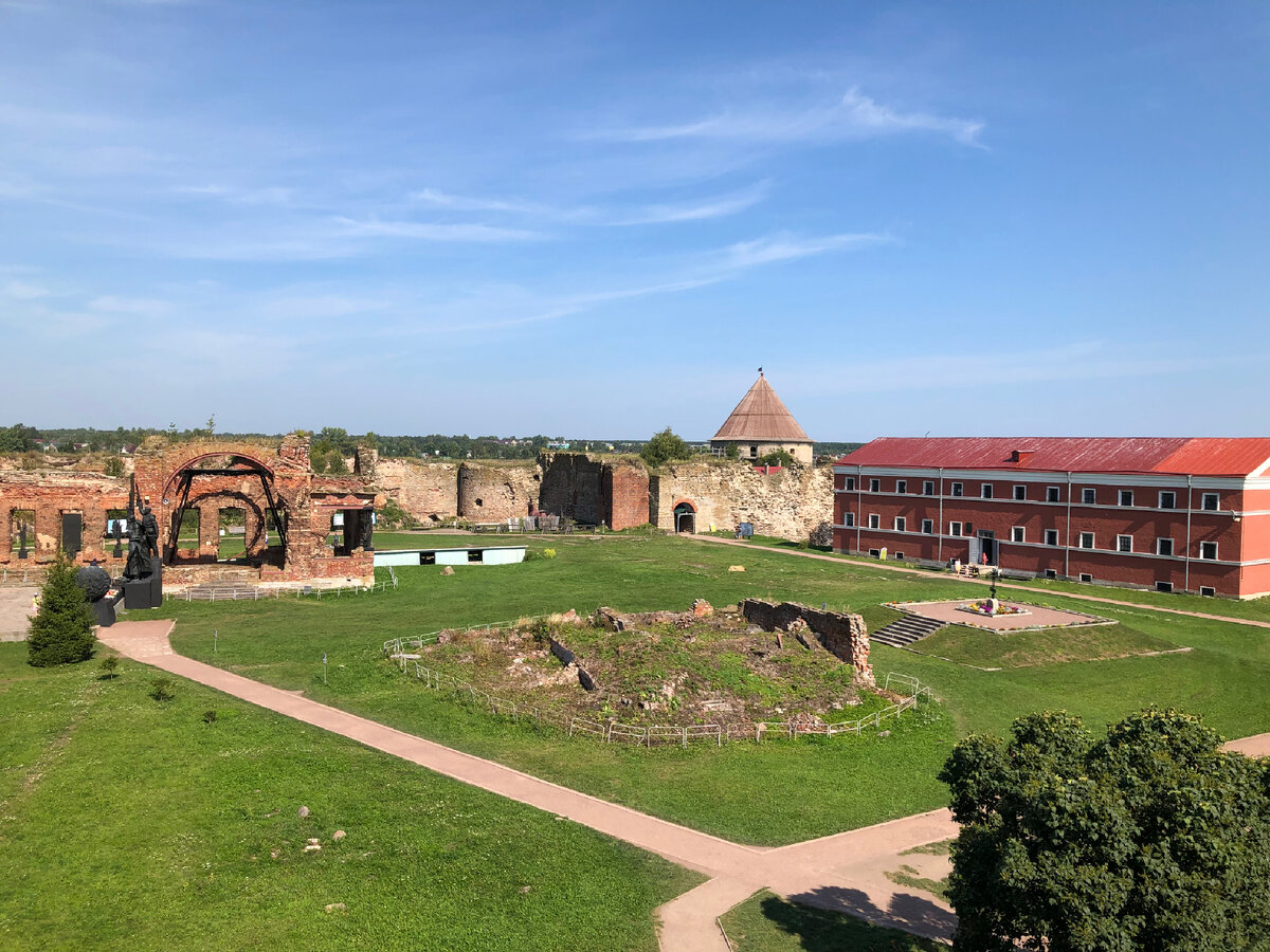 Виды с крепостной стены. Фото автора.