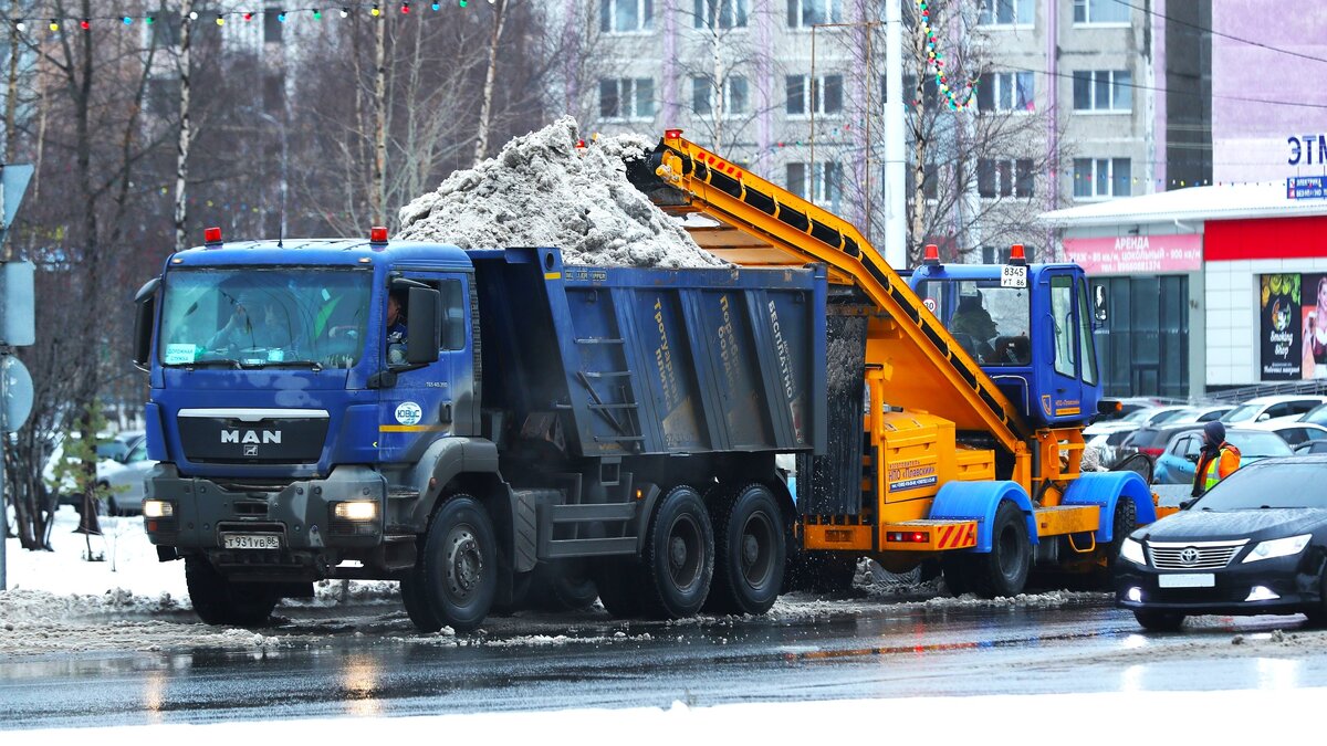    До последнего сугроба. В Сургуте уже вывезли на полигоны почти 2 миллиона кубометров снега