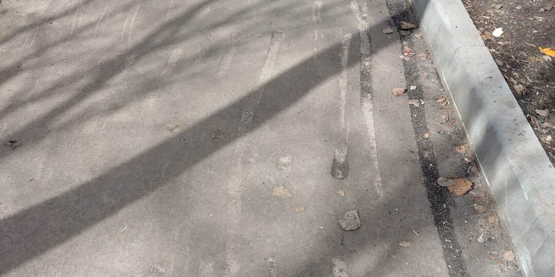 Снег сошел вместе с асфальтом