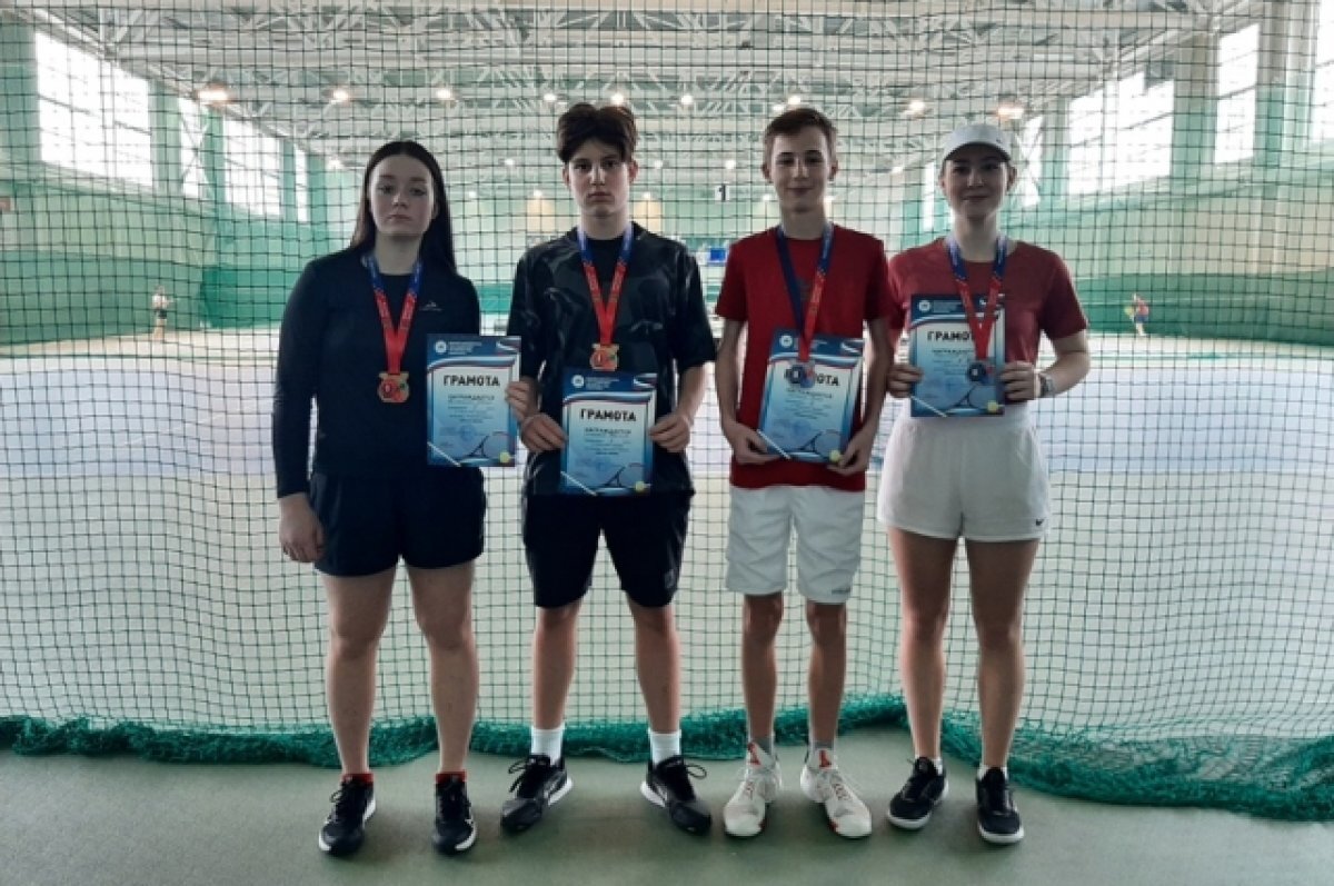    Расслабляться спортсменам некогда – уже в апреле в Брянске стартует первенство области по теннису.