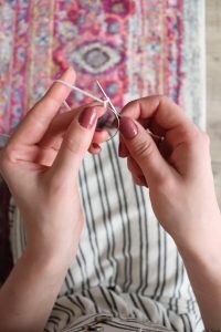 Скользящая строчка вокруг серьги