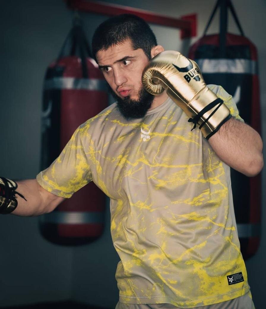     Ислам Махачев