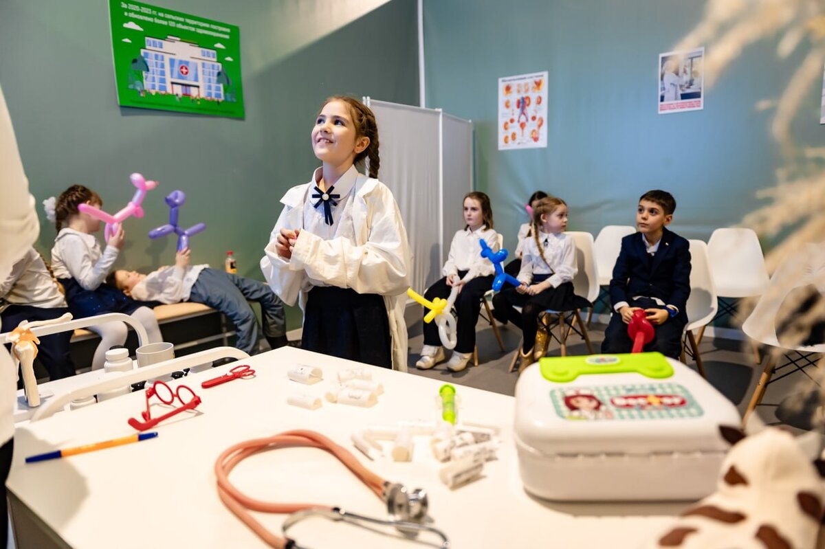 школьнику ремня прикол. мемы про одноклассников в школе смешные. школа достала. скоро в школу приколы. не царственное дело в школу ходить.