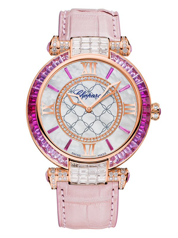 Часы Chopard imperiale Joaillerie Full Diamond в 40 мм корпусе из розового золота с бриллиантами по корпусу и заводной головке, с сапфировыми часовыми метками и сапфирами по безелю