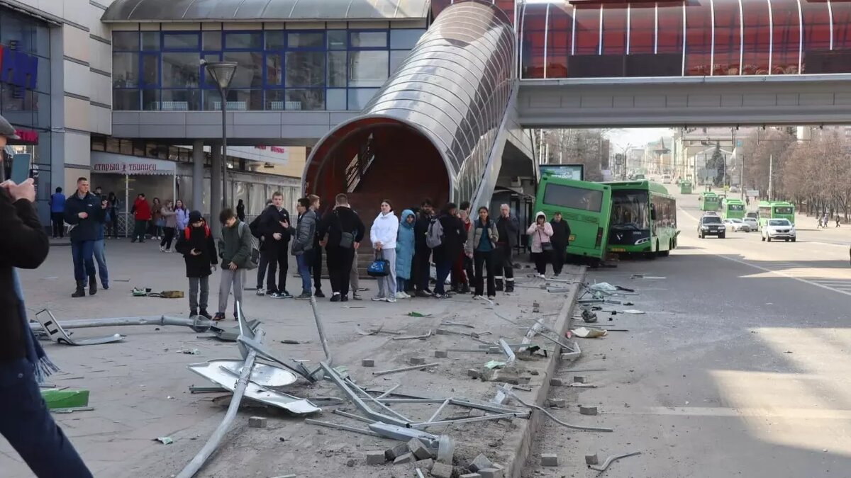 Массовое ДТП в центре Курска: у автобуса отказали тормоза. Пострадали 10  человек | НОВЫЕ ИЗВЕСТИЯ | Дзен