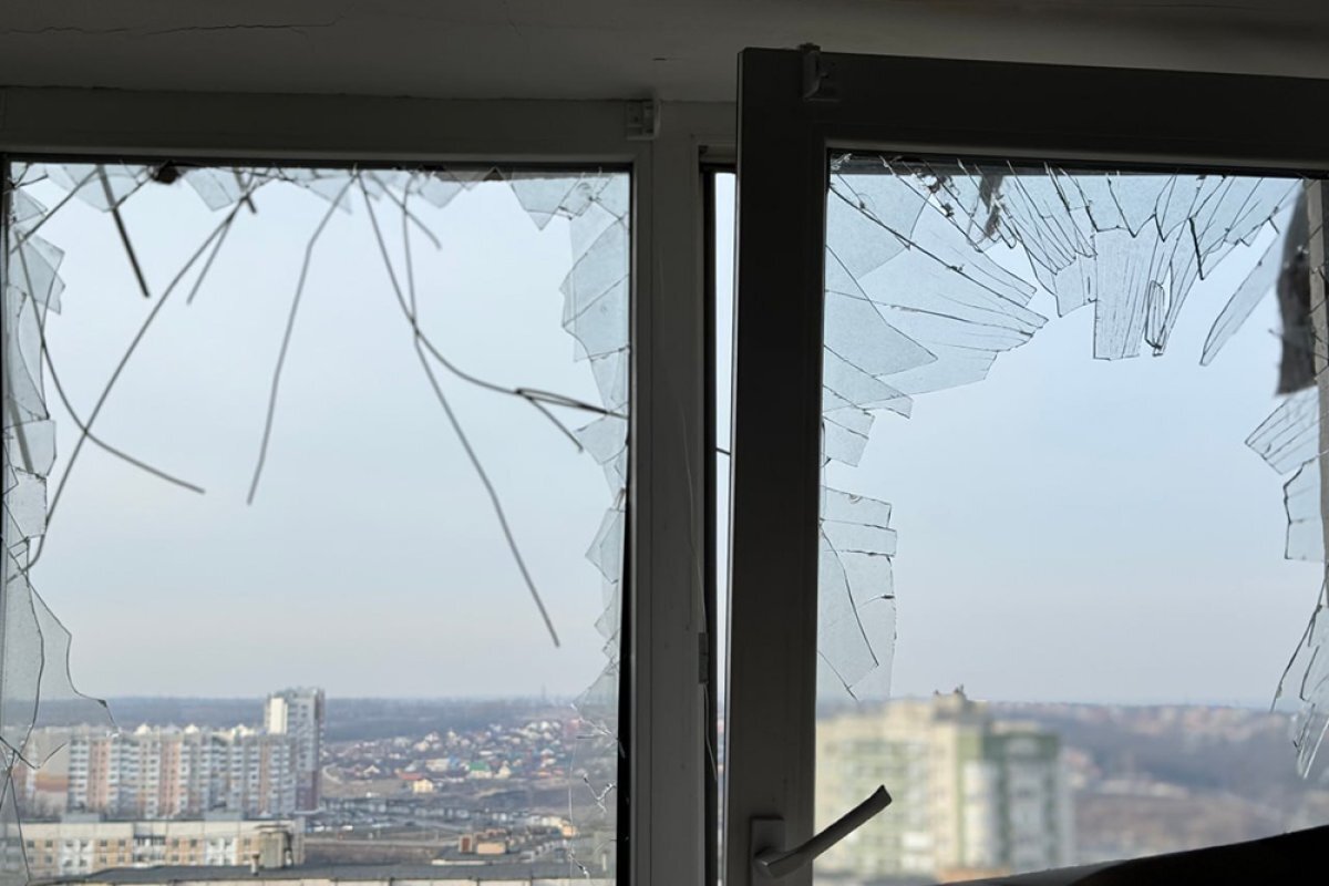    В Белгороде украинский беспилотник врезался в административное здание