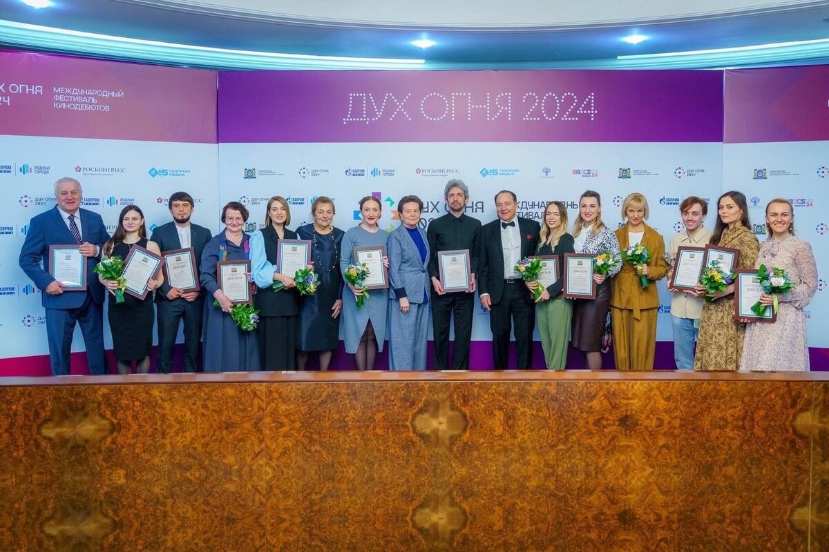    Губернатор Югры вручила награды работникам культуры