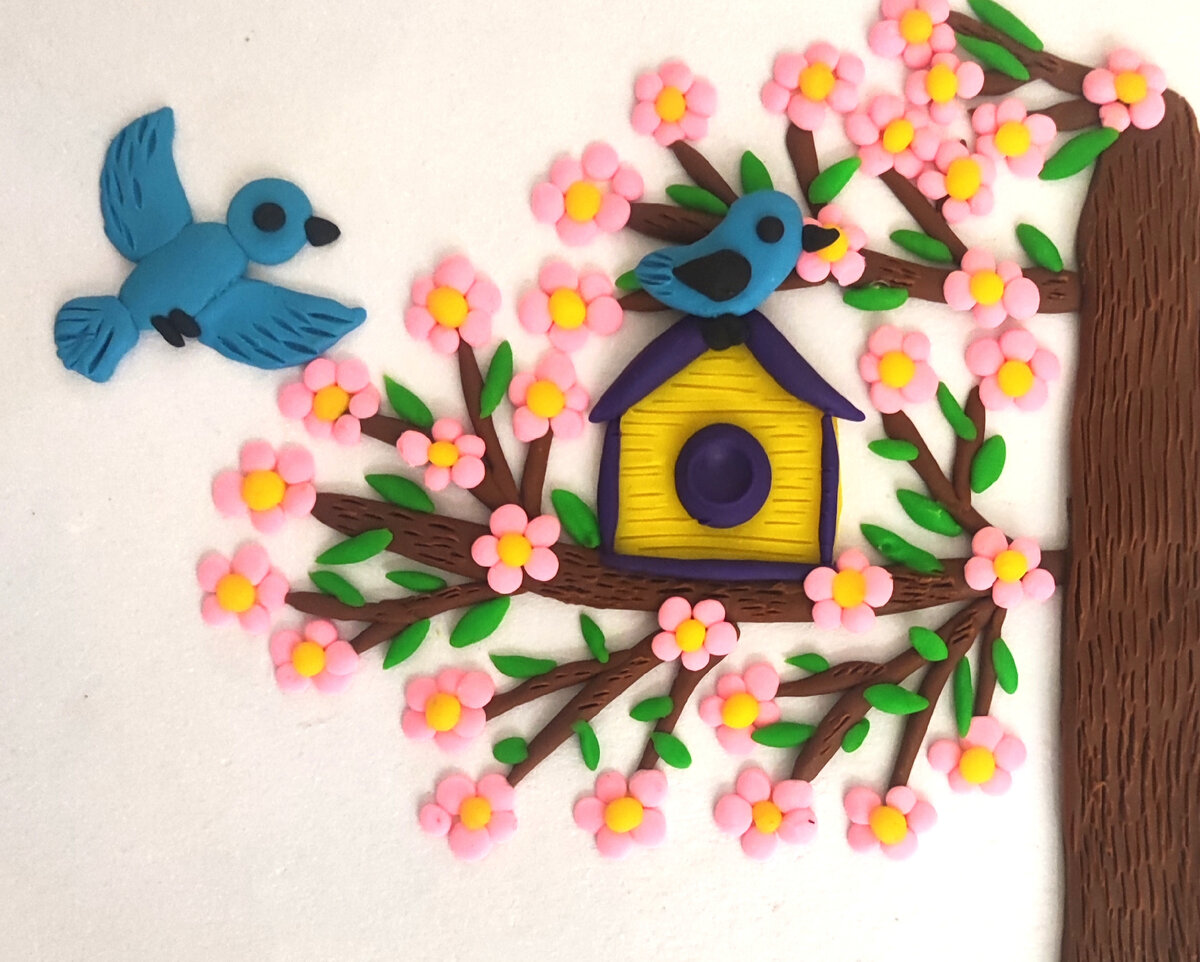 Готовый вариант аппликации из пластилина на картоне Весенний скворечник на канале Лепим с Таней.