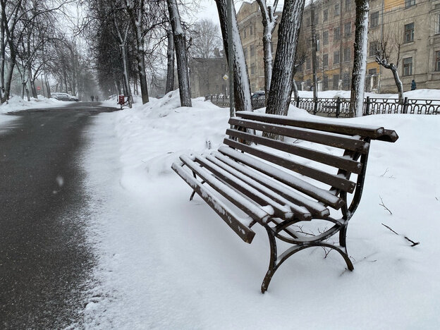    Кировскую область засыпало снегом. Фотолента