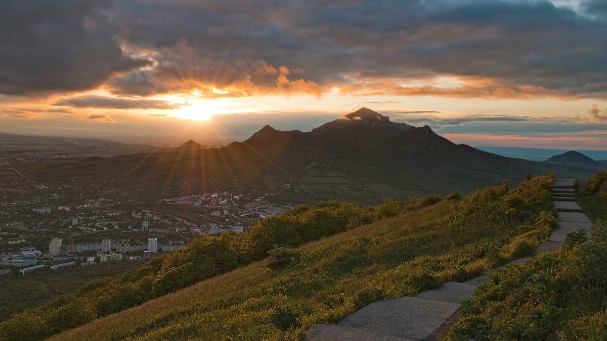 Бештау вид с горы Машук